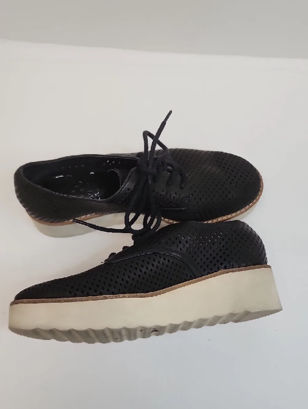 Vince Camuto Black Perforated Leather Oxford Platform Shoes Size 5
